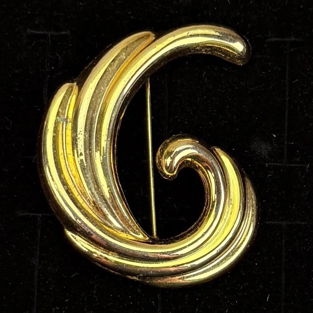 Vintage Goldtone Weighted Swirl Brooch